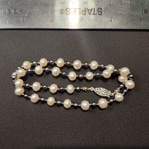 Freshwater Pearl Necklace - Cream and Black 16"